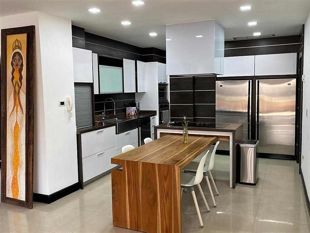 CASA EN PARAISO, EN VENTA