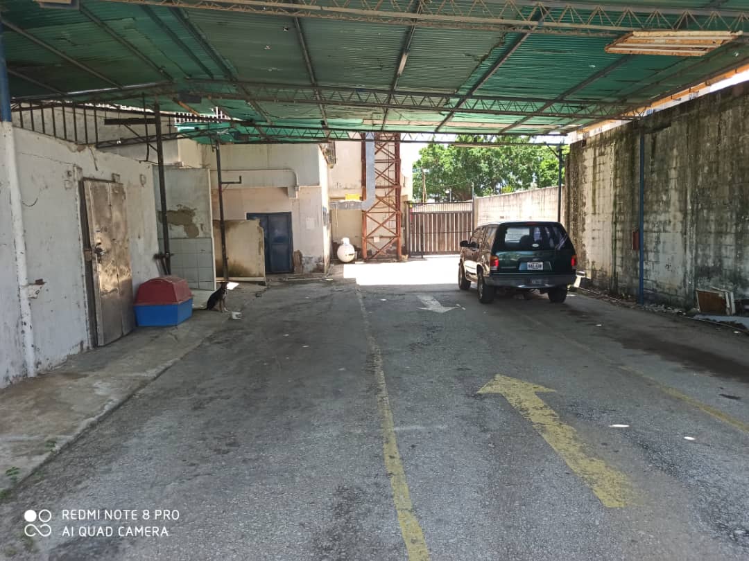 APARTMENT WITH COMMERCIAL PREMISES (RESTAURANT) ON 4 DE MAYO, FOR SALE