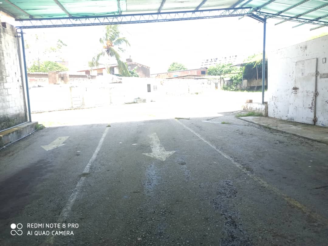 APARTMENT WITH COMMERCIAL PREMISES (RESTAURANT) ON 4 DE MAYO, FOR SALE