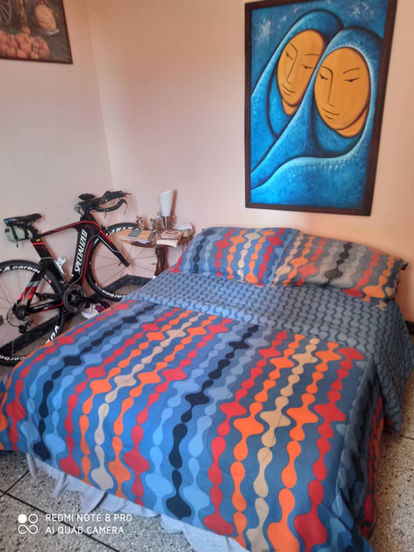 APARTMENT WITH COMMERCIAL PREMISES (RESTAURANT) ON 4 DE MAYO, FOR SALE