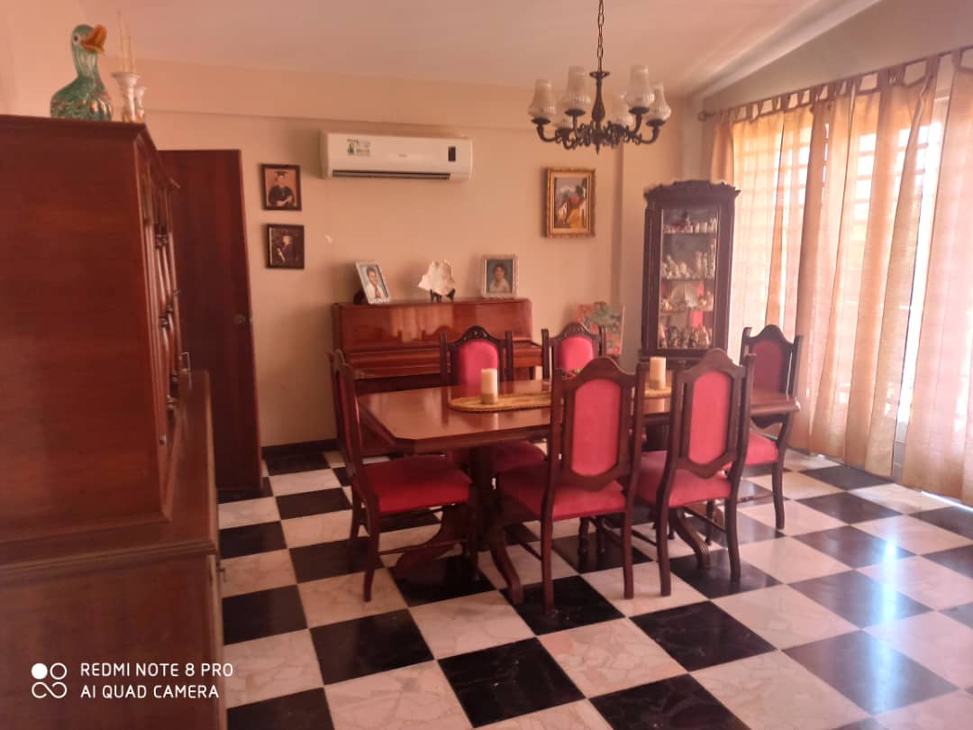 APARTMENT WITH COMMERCIAL PREMISES (RESTAURANT) ON 4 DE MAYO, FOR SALE