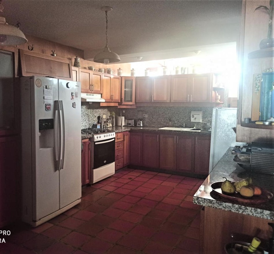 HERMOSO TOWNHOUSE EN URB. MANEIRO, EN VENTA