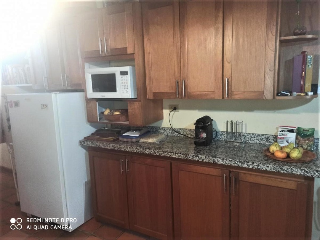 HERMOSO TOWNHOUSE EN URB. MANEIRO, EN VENTA