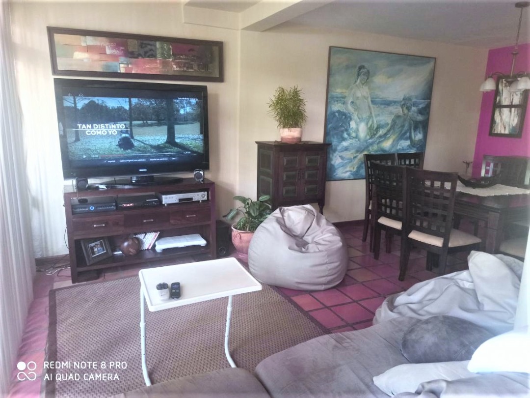 HERMOSO TOWNHOUSE EN URB. MANEIRO, EN VENTA