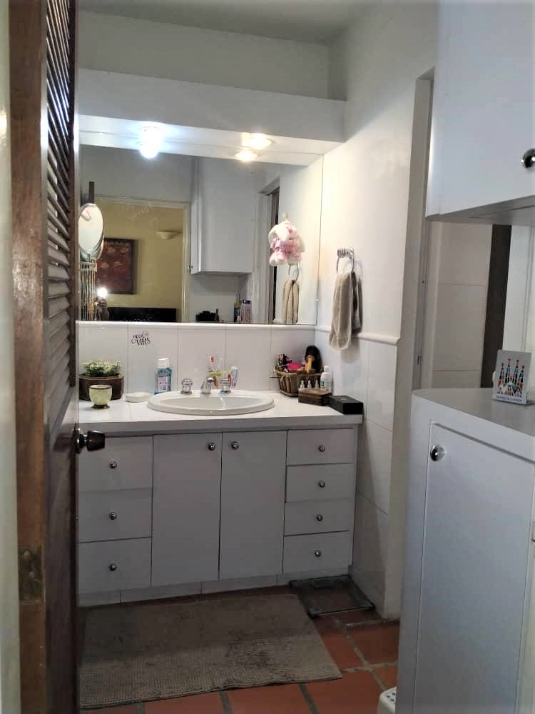 HERMOSO TOWNHOUSE EN URB. MANEIRO, EN VENTA