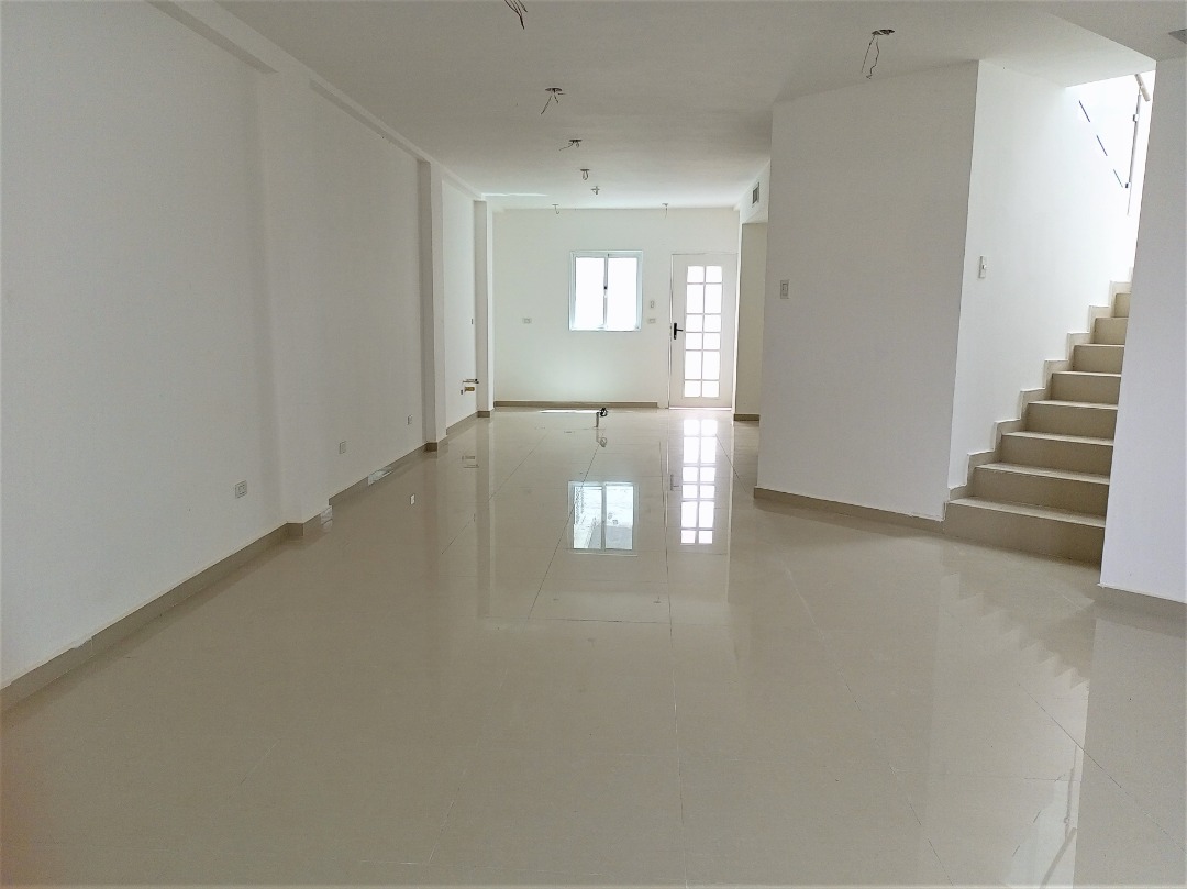 TOWNHOUSE EN URB. JORGE COLL