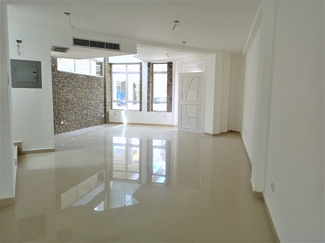 TOWNHOUSE EN URB. JORGE COLL