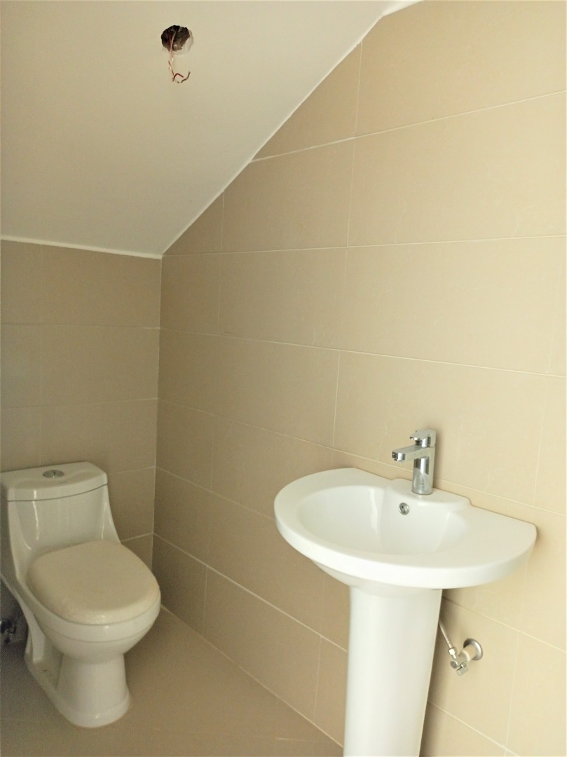 TOWNHOUSE EN URB. JORGE COLL