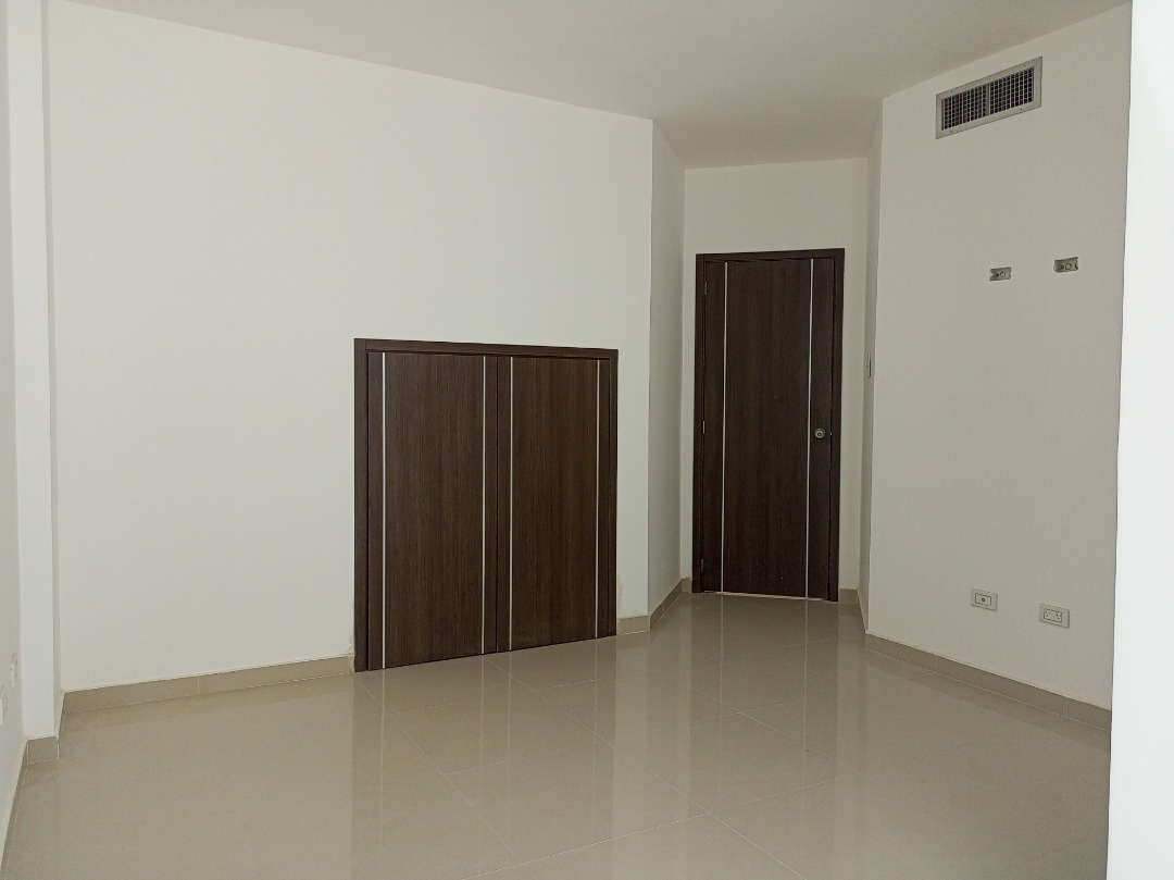 TOWNHOUSE EN URB. JORGE COLL