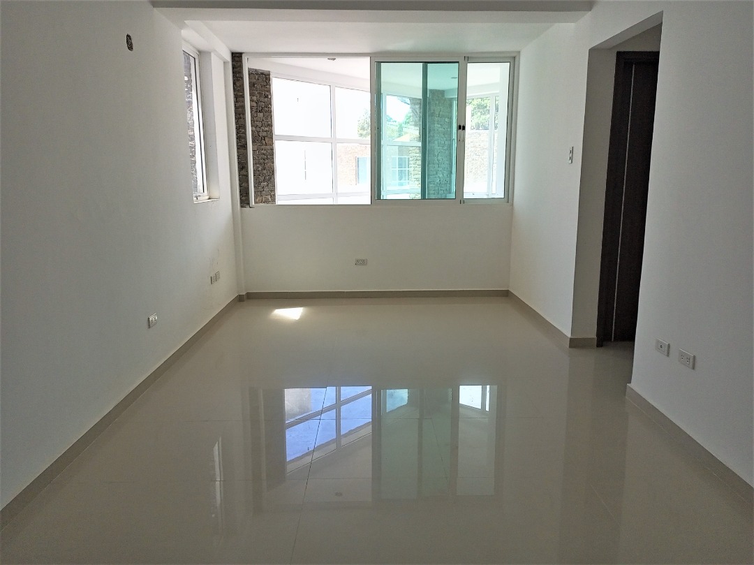 TOWNHOUSE EN URB. JORGE COLL