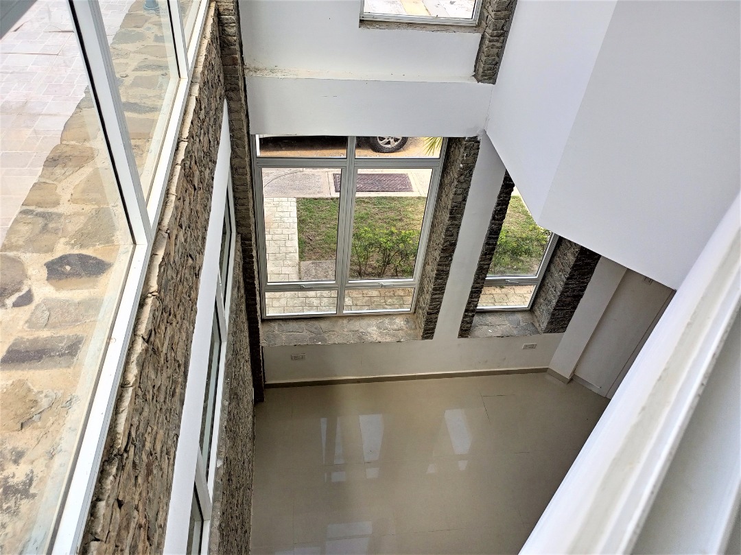 TOWNHOUSE EN URB. JORGE COLL