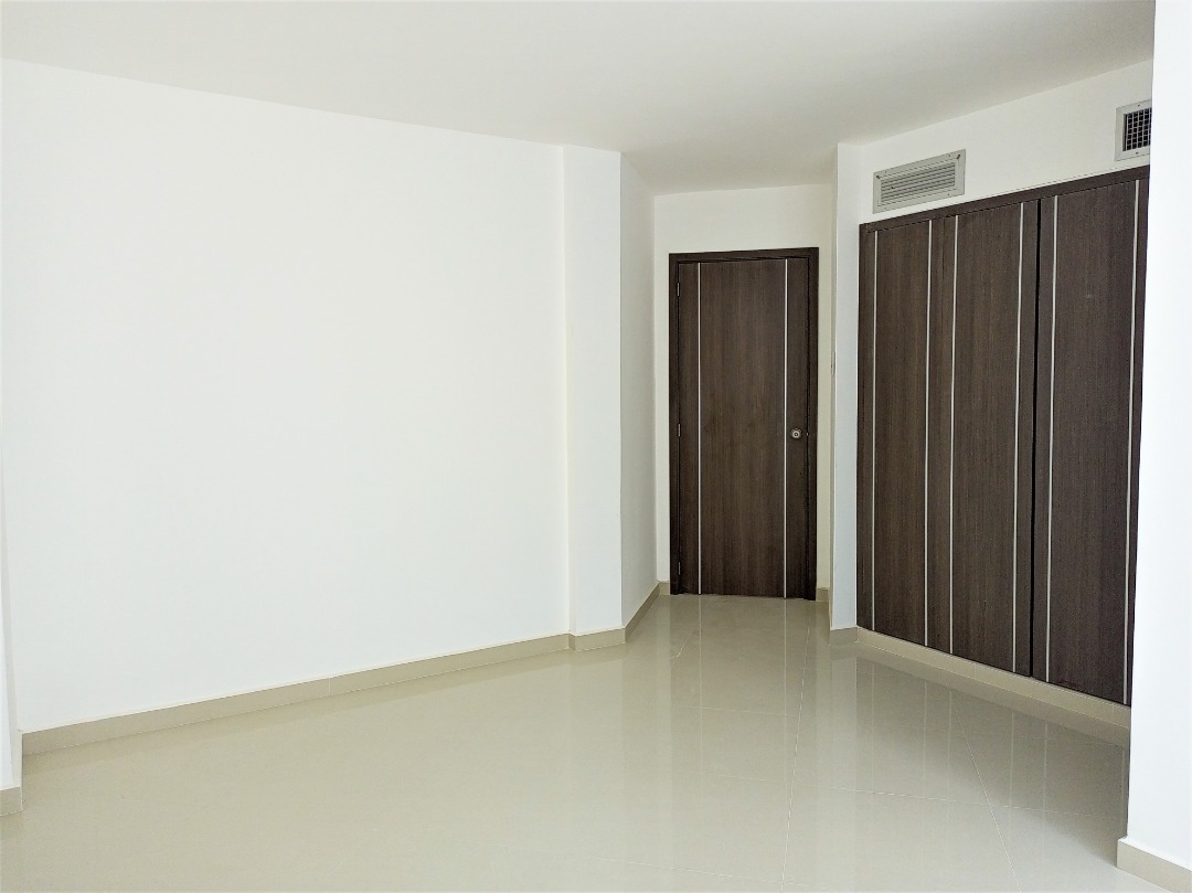 TOWNHOUSE EN URB. JORGE COLL