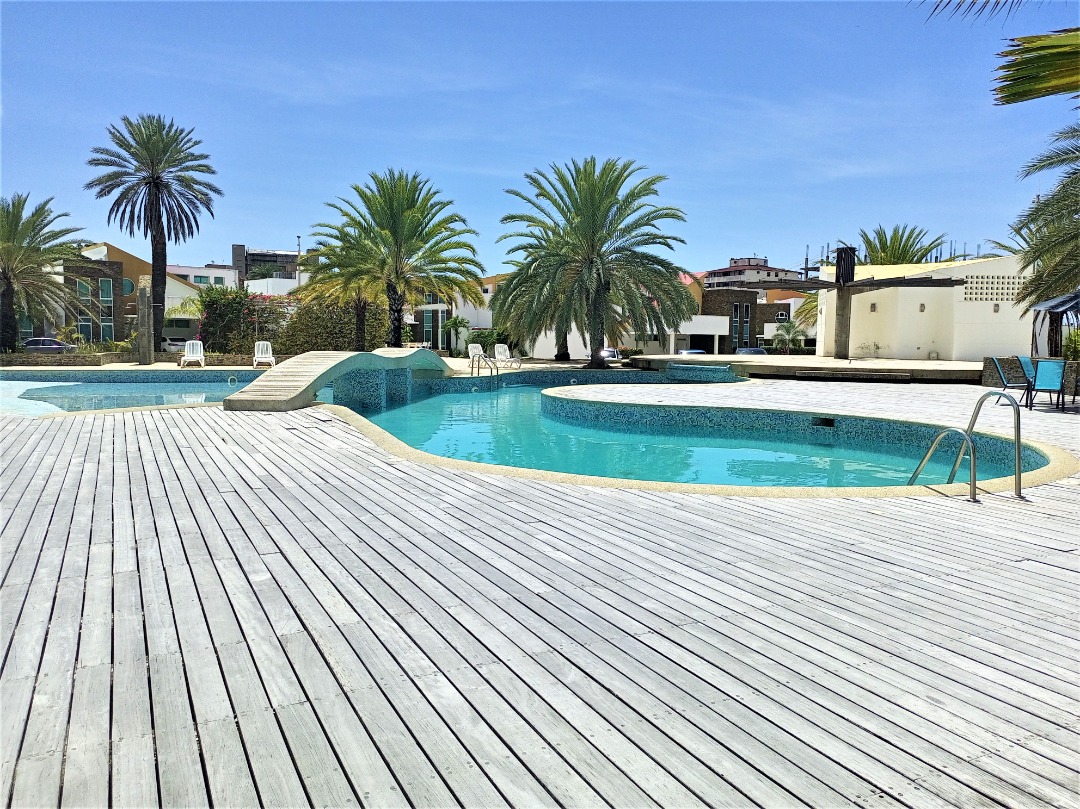 TOWNHOUSE EN URB. JORGE COLL