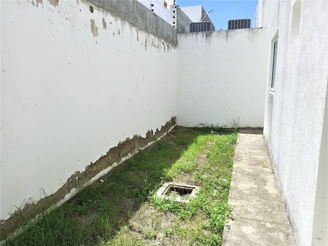 TOWNHOUSE EN URB. JORGE COLL