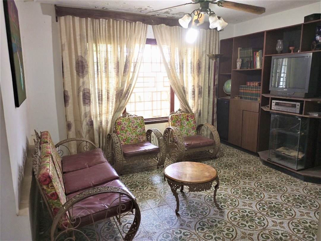 PROPIEDAD CON POTENCIAL COMERCIAL, CON BIENHECHURÍAS POR REFORMAR, EN PAMPATAR.