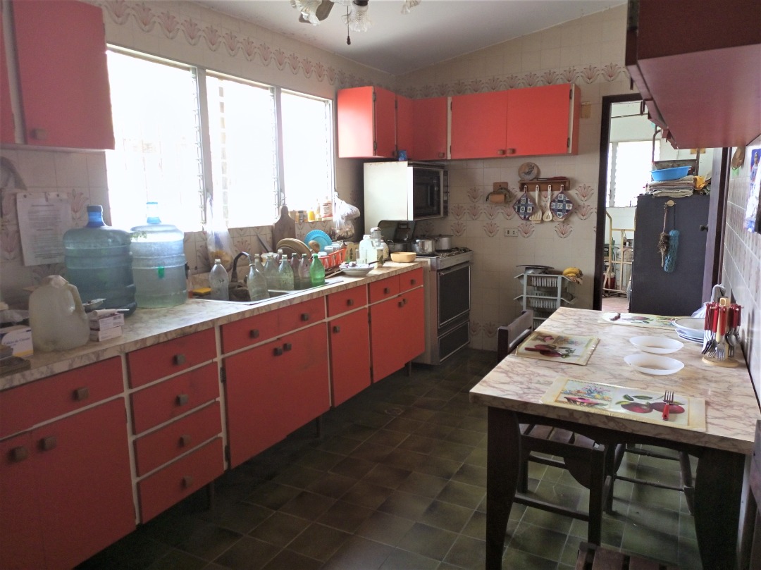 PROPIEDAD CON POTENCIAL COMERCIAL, CON BIENHECHURÍAS POR REFORMAR, EN PAMPATAR.