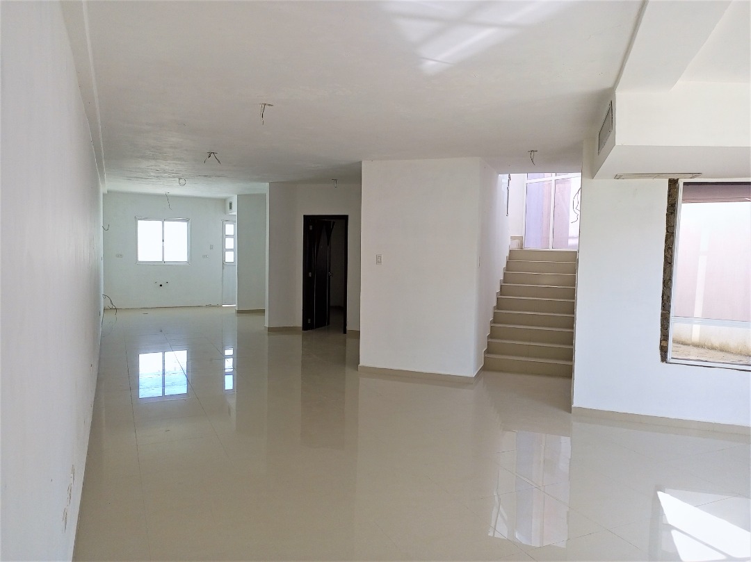 TOWNHOUSE EN MANEIRO, EN VENTA