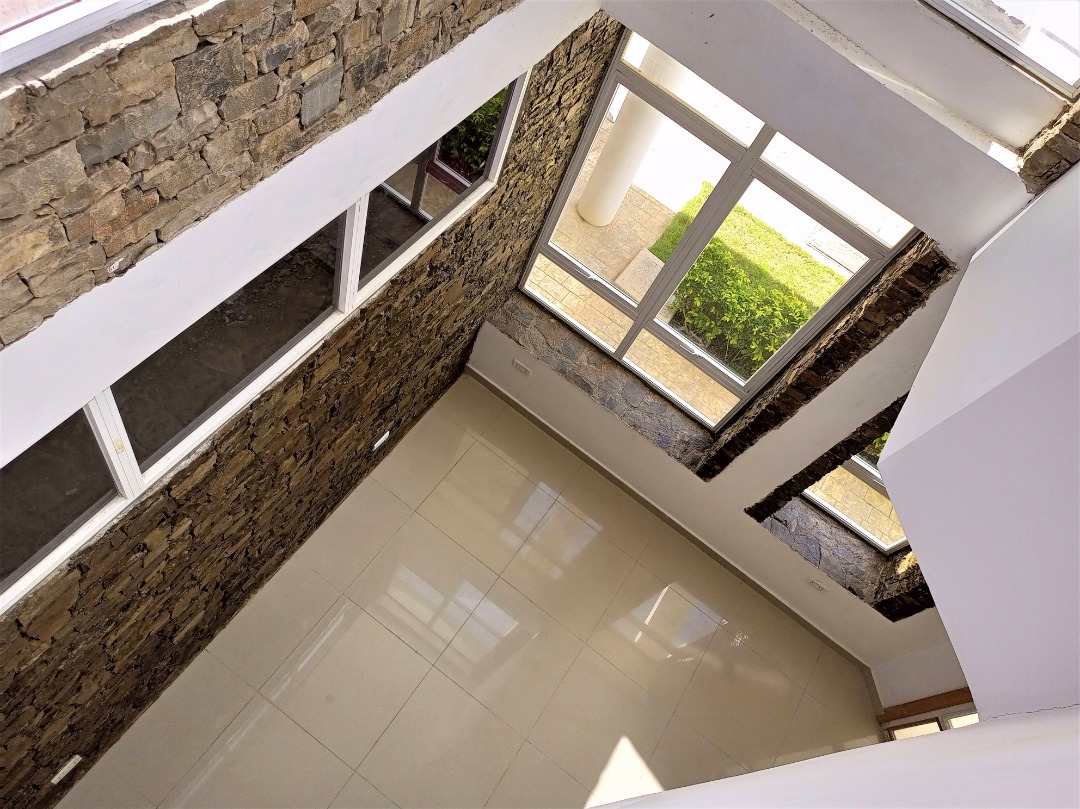 TOWNHOUSE EN MANEIRO, EN VENTA