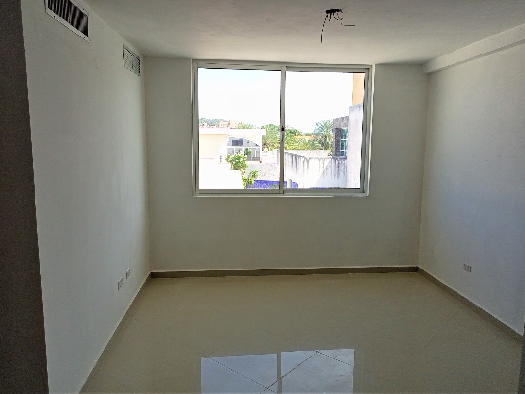 TOWNHOUSE EN MANEIRO, EN VENTA