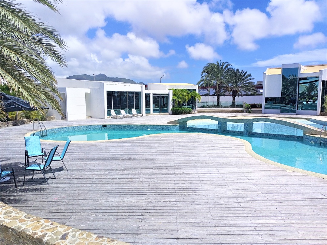 TOWNHOUSE EN MANEIRO, EN VENTA