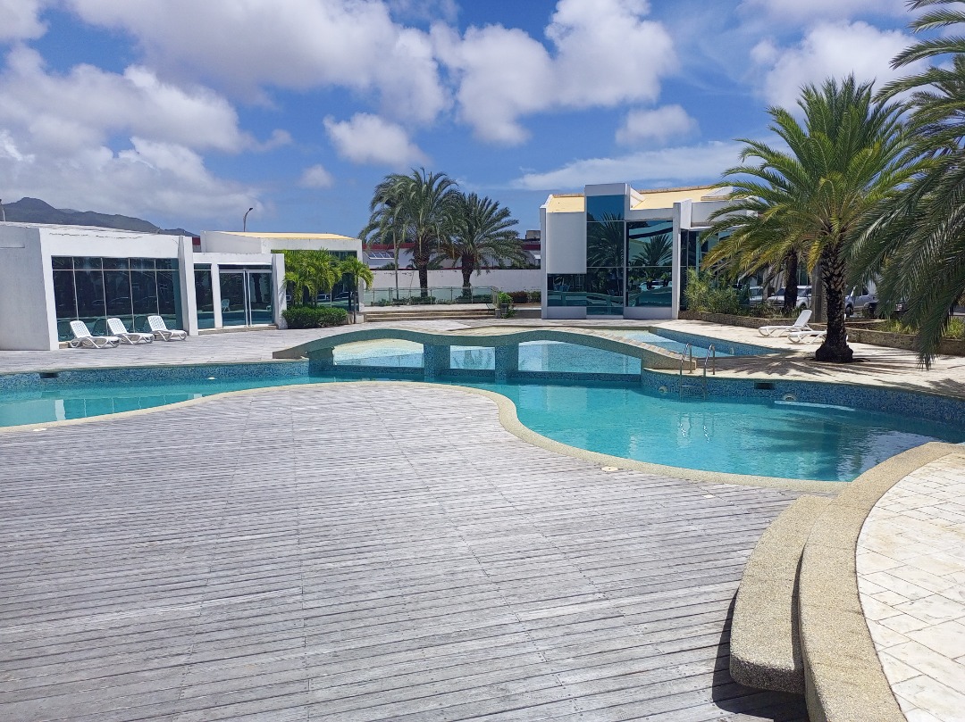 TOWNHOUSE EN MANEIRO, EN VENTA