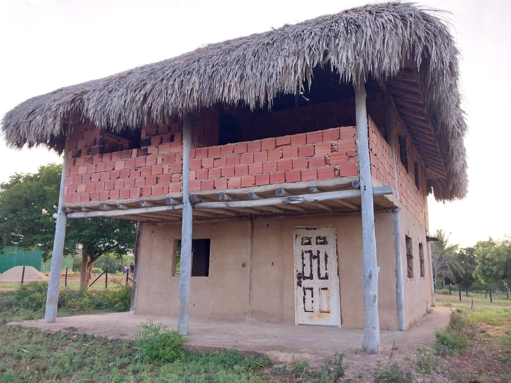 TERRENO CON BIENHECHURIA, EN SECTOR LA MIRA.