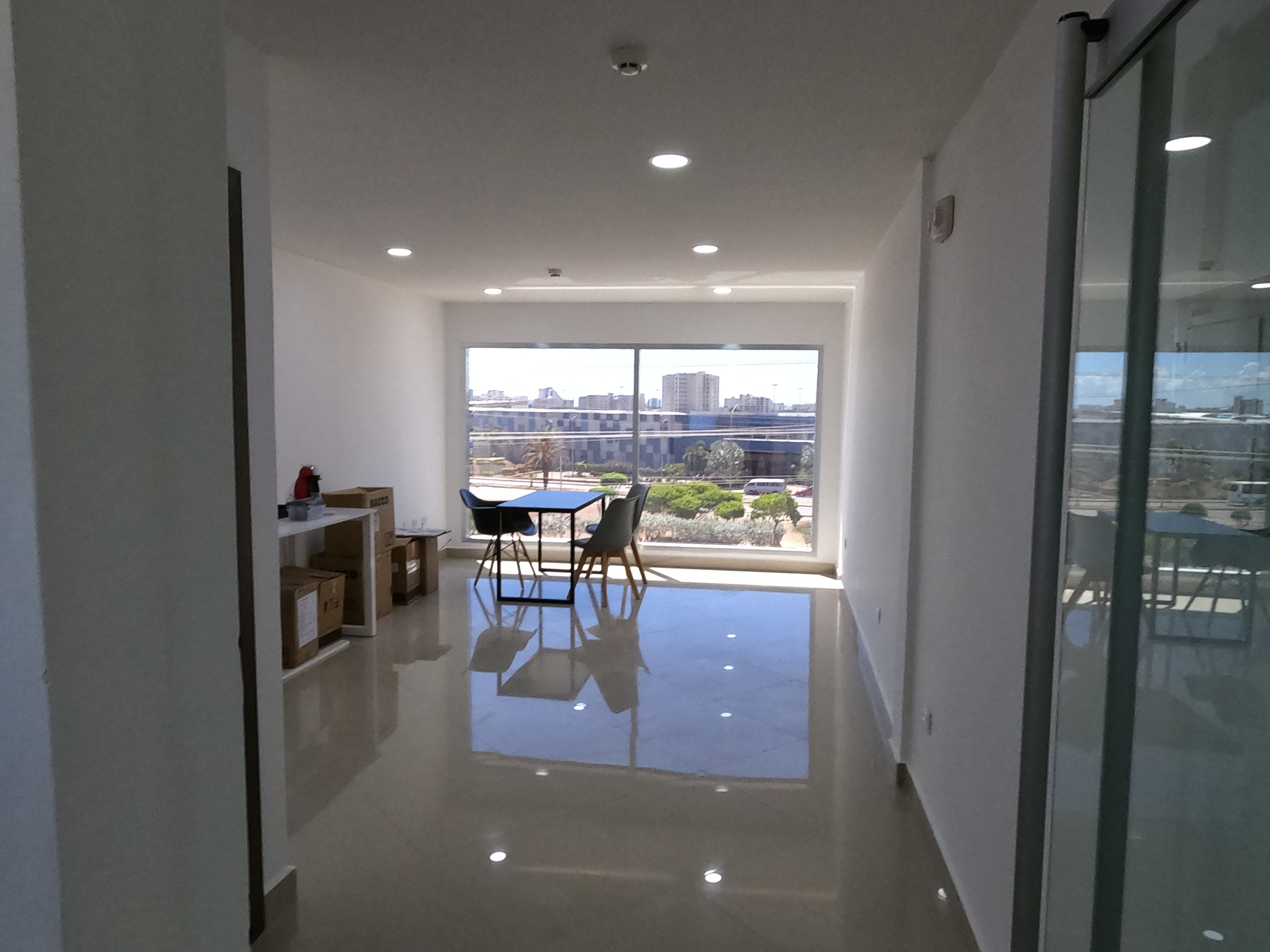 CENTRO EMPRESARIAL EN LOS ROBLES EN VENTA