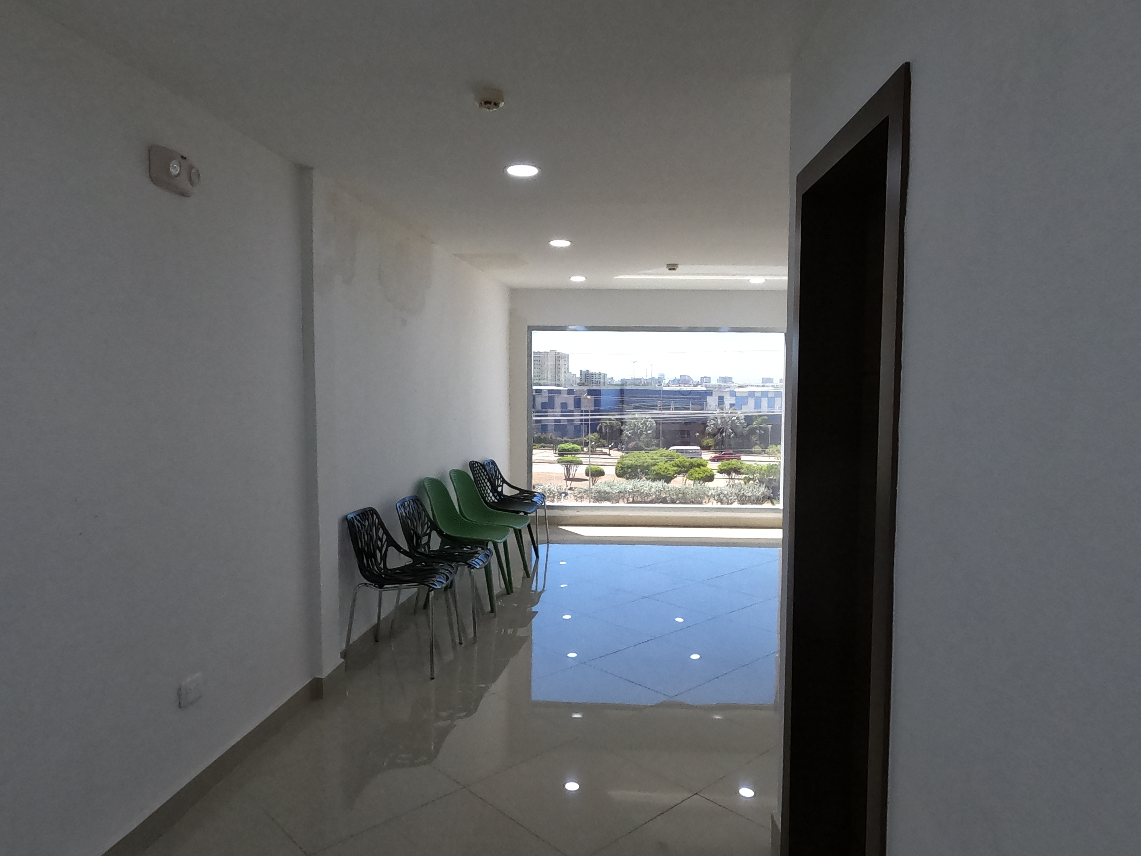 CENTRO EMPRESARIAL EN LOS ROBLES EN VENTA