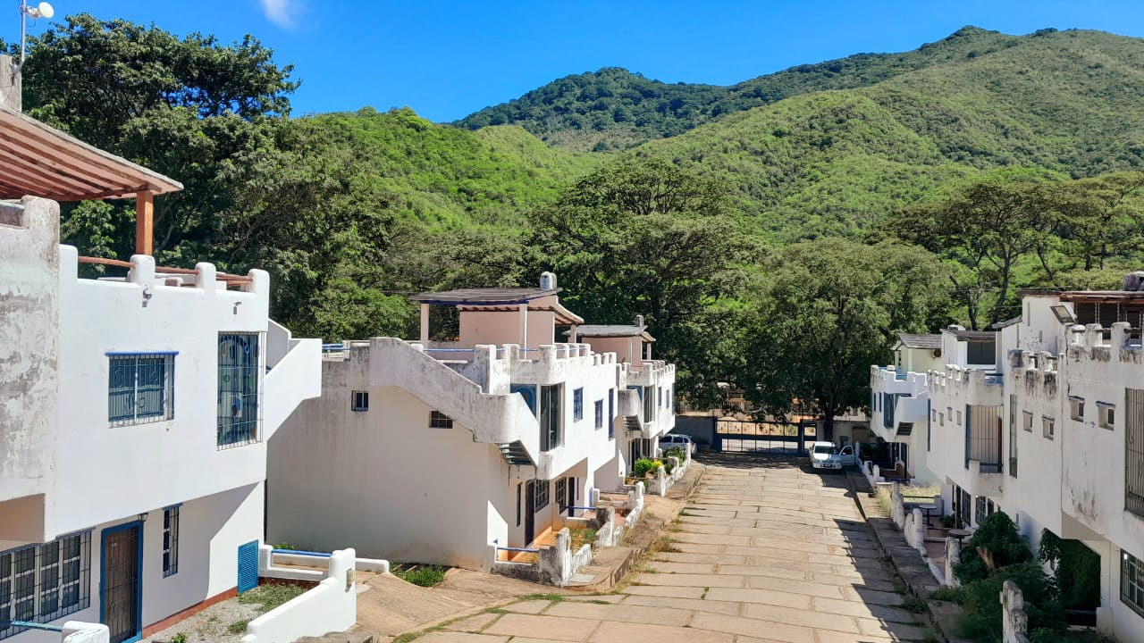 TOWNHOUSE EN LA ASUNCION EN VENTA