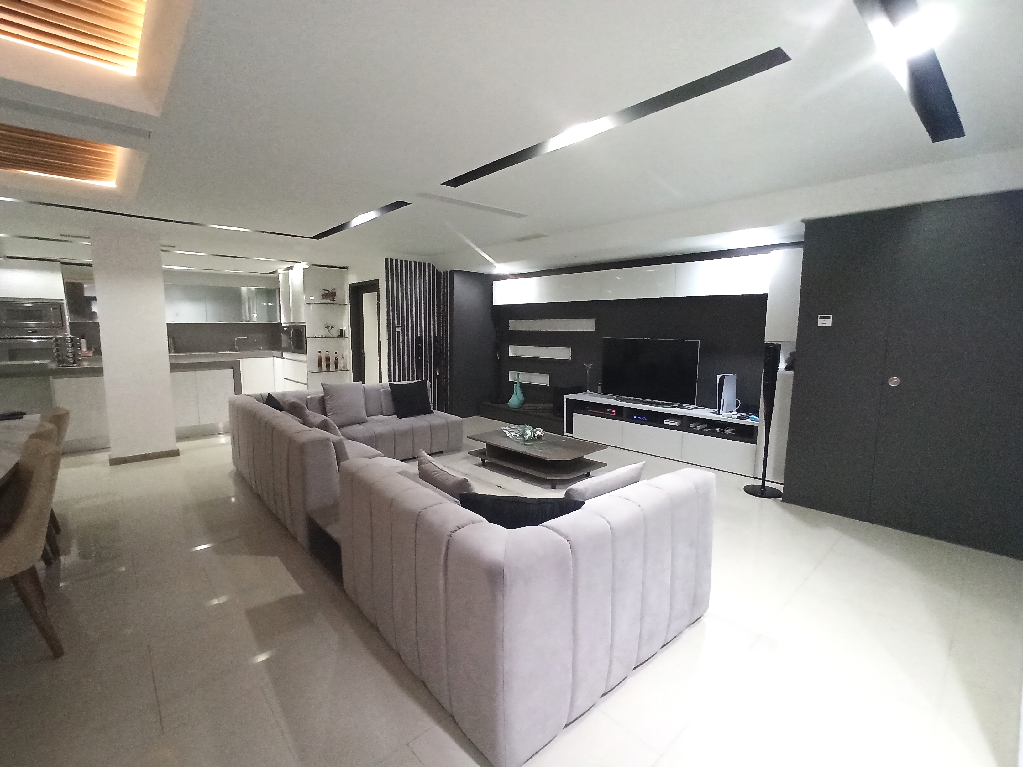 TOWNHOUSE EN LOS ROBLES EN VENTA