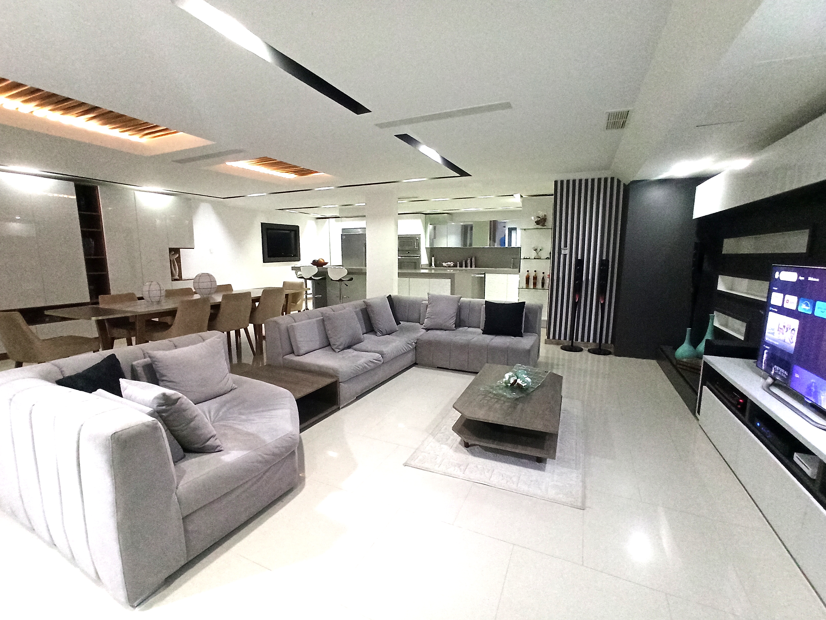 TOWNHOUSE EN LOS ROBLES EN VENTA