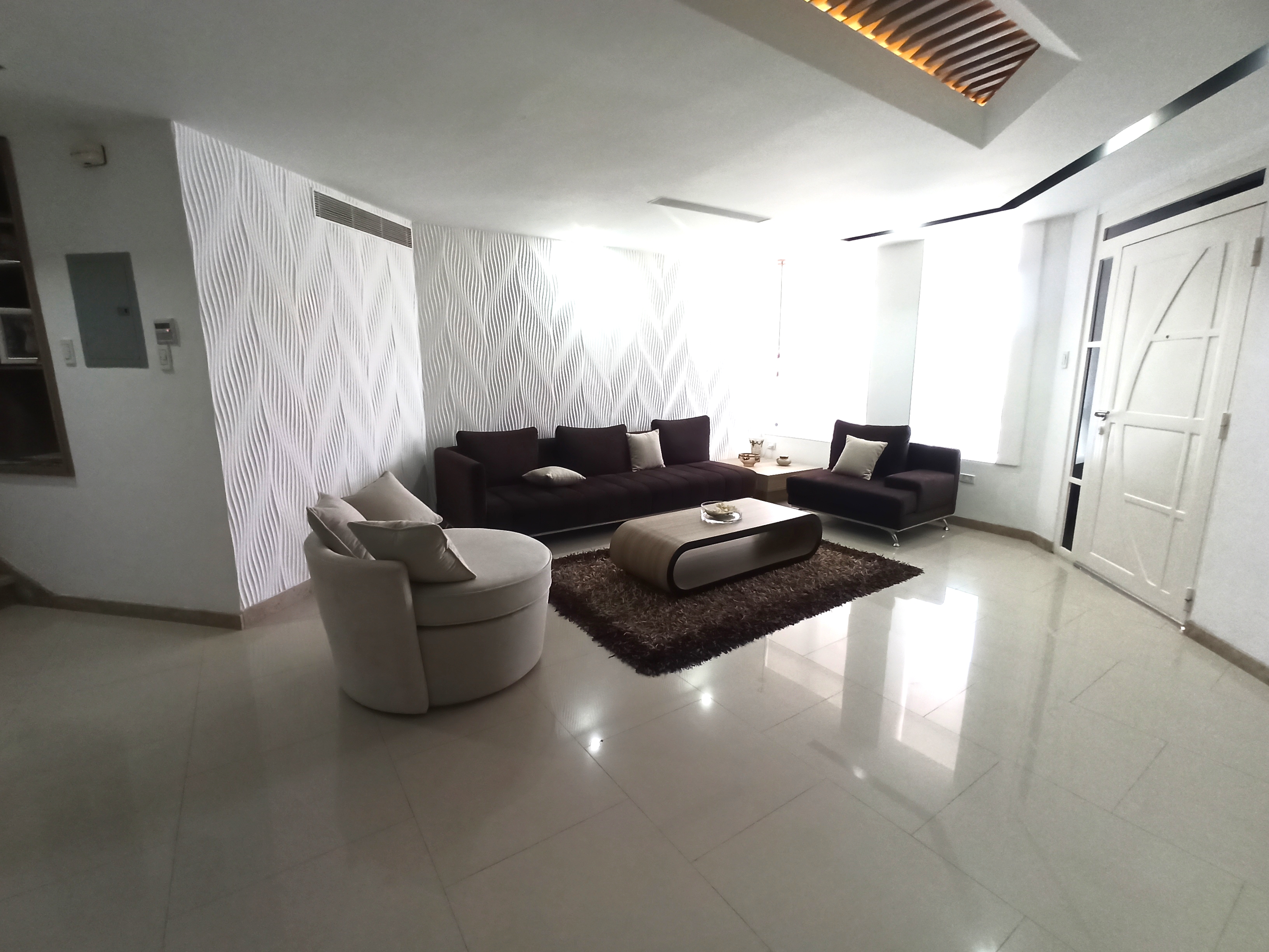 TOWNHOUSE EN LOS ROBLES EN VENTA