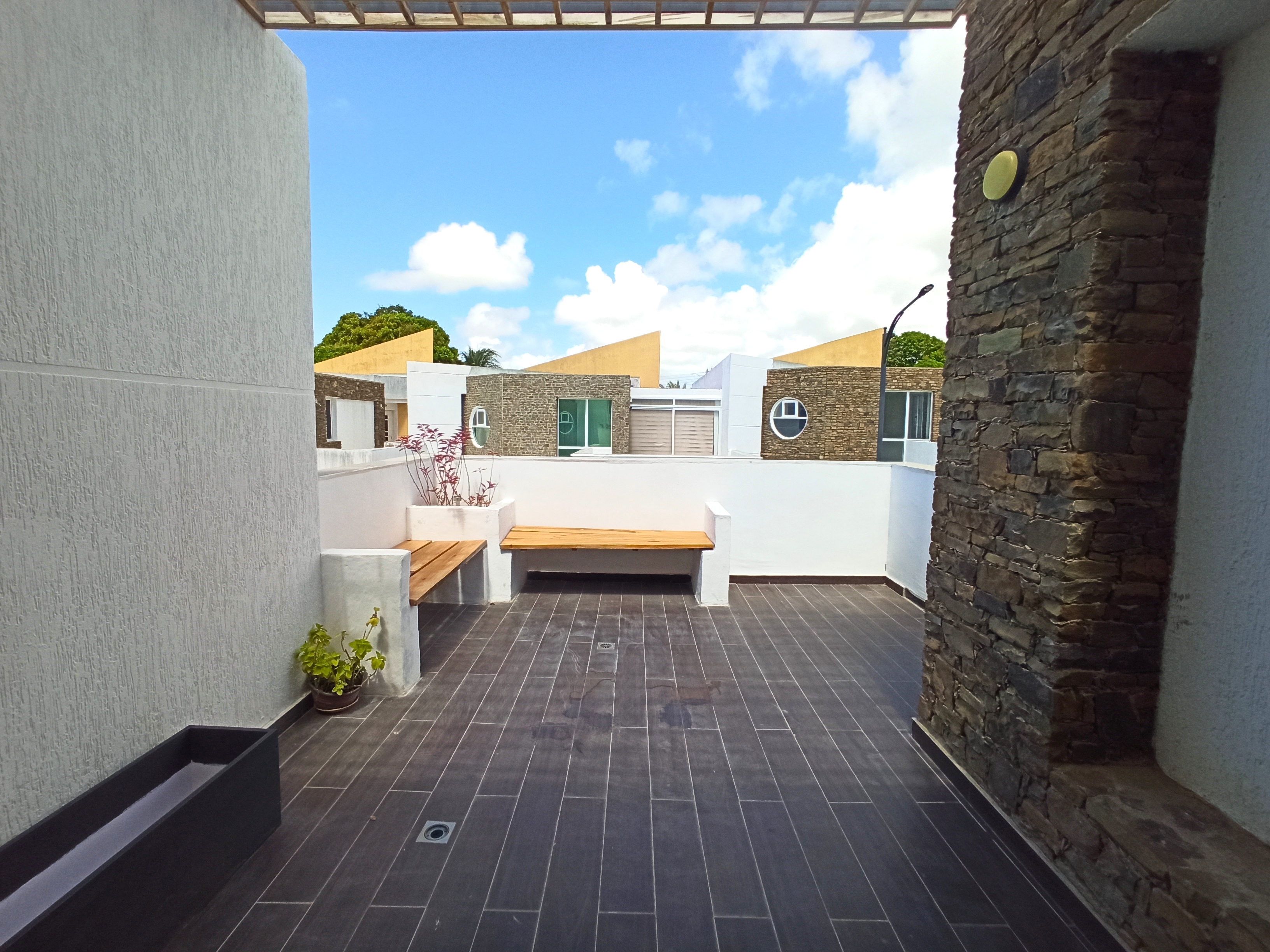 TOWNHOUSE EN LOS ROBLES EN VENTA