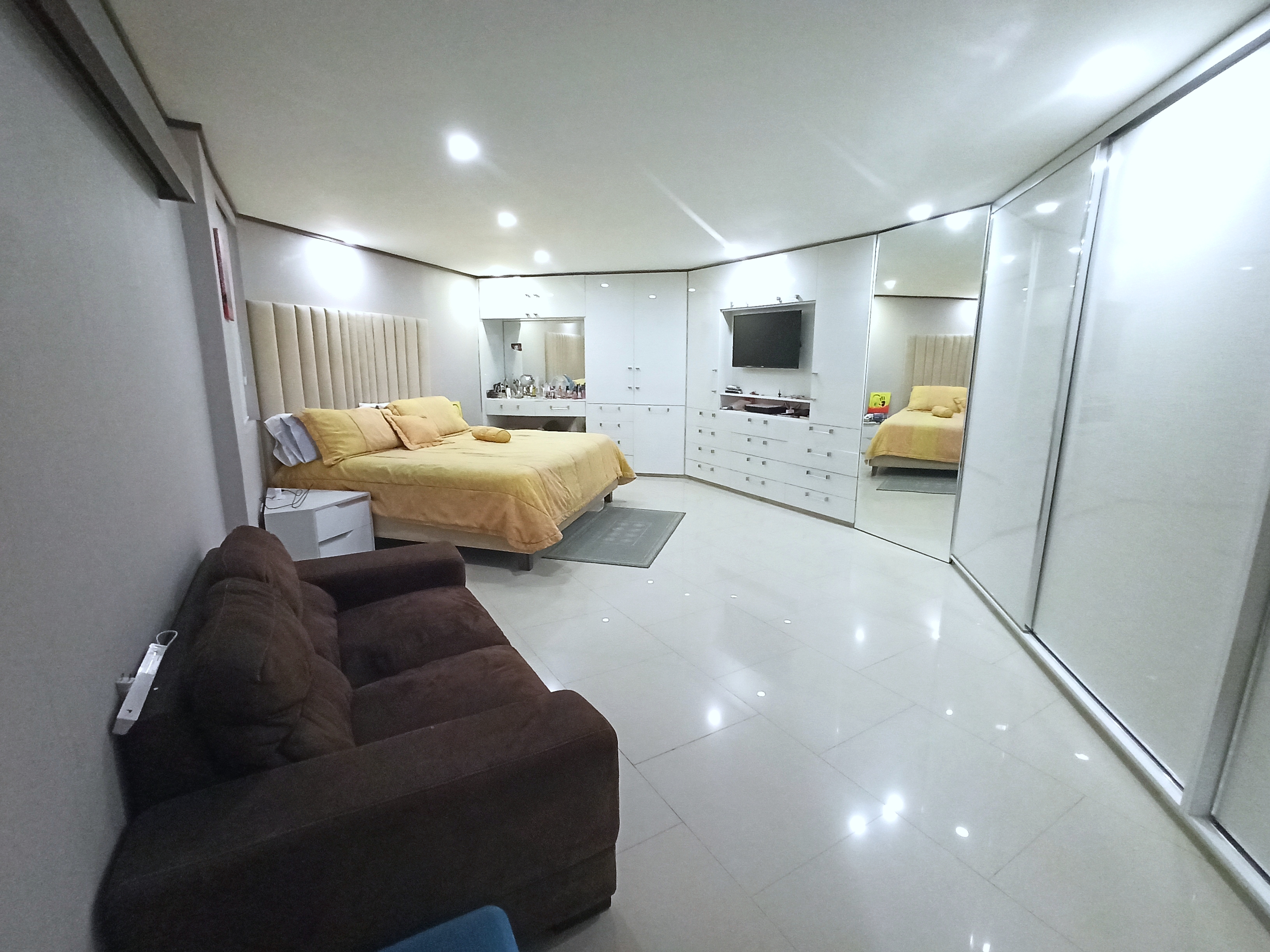 TOWNHOUSE EN LOS ROBLES EN VENTA