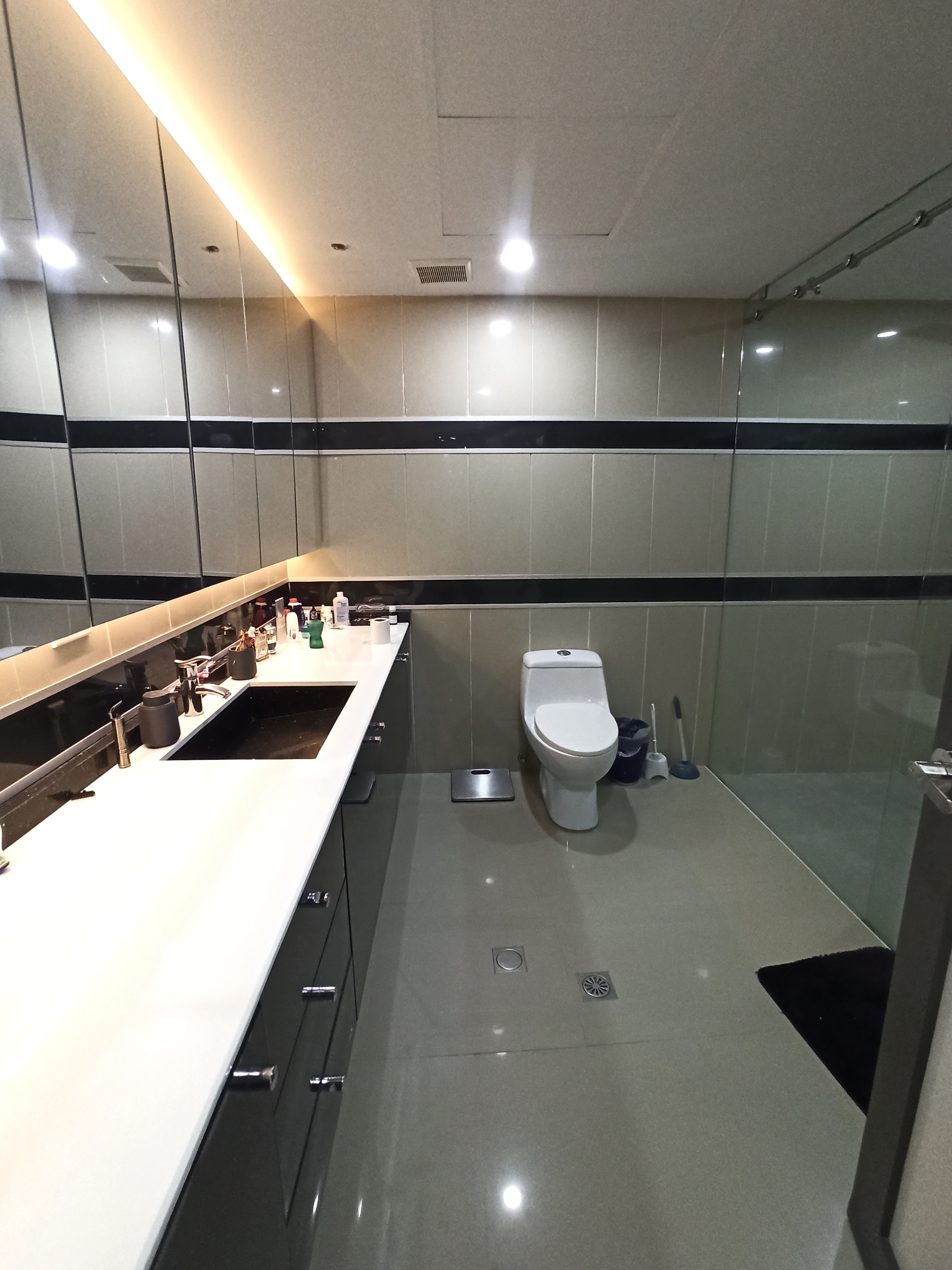 TOWNHOUSE EN LOS ROBLES EN VENTA