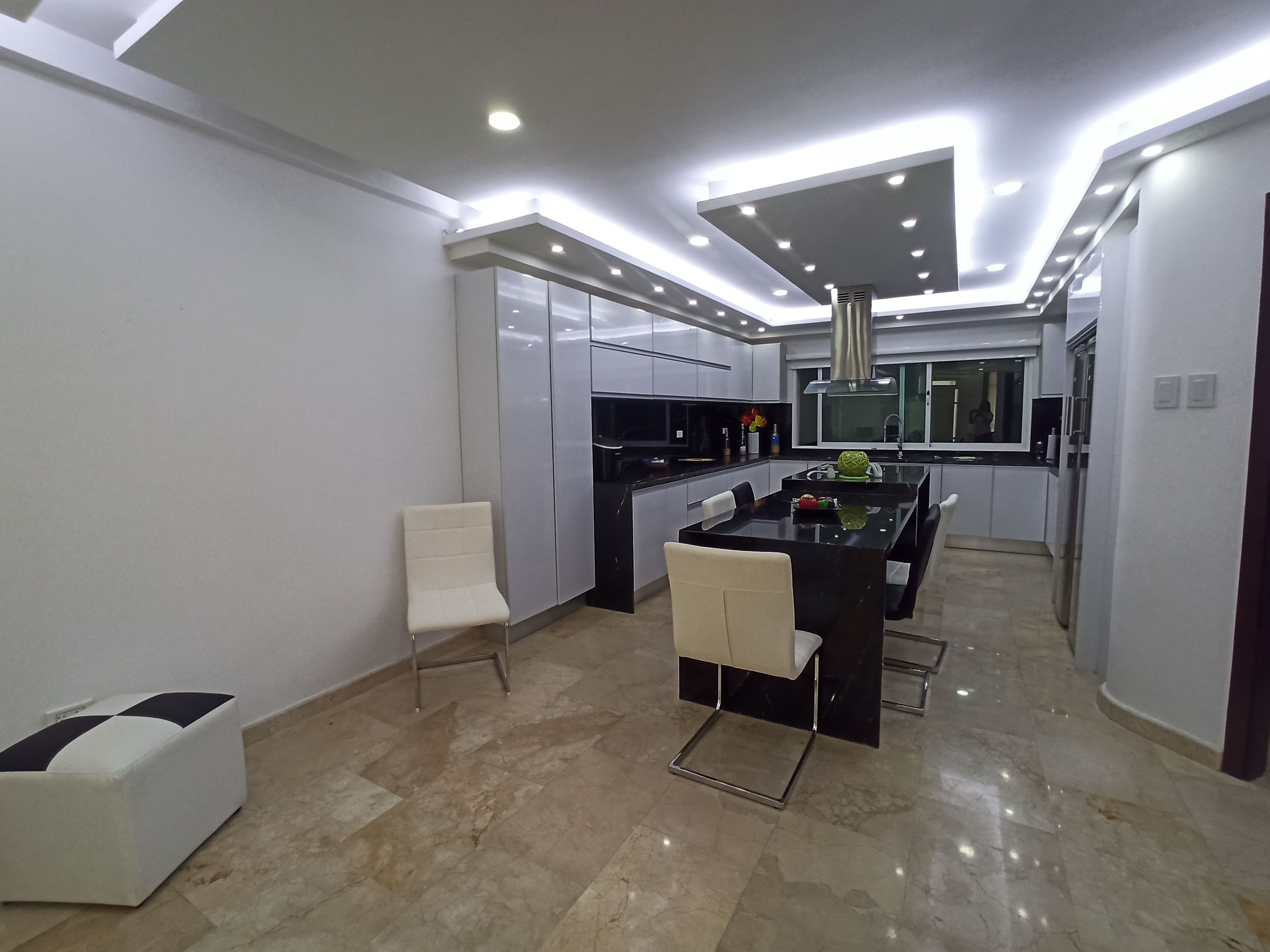 TOWNHOUSE EN LOS ROBLES