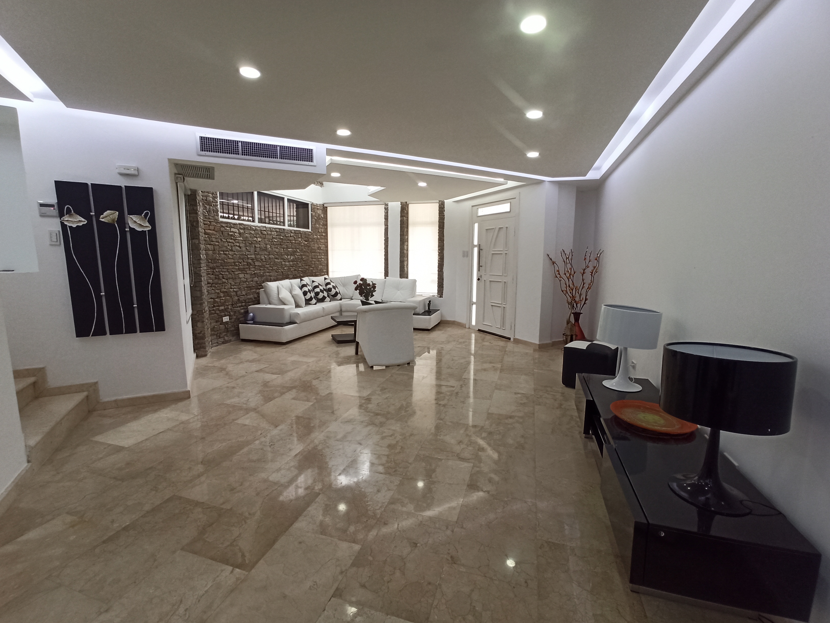 TOWNHOUSE EN LOS ROBLES