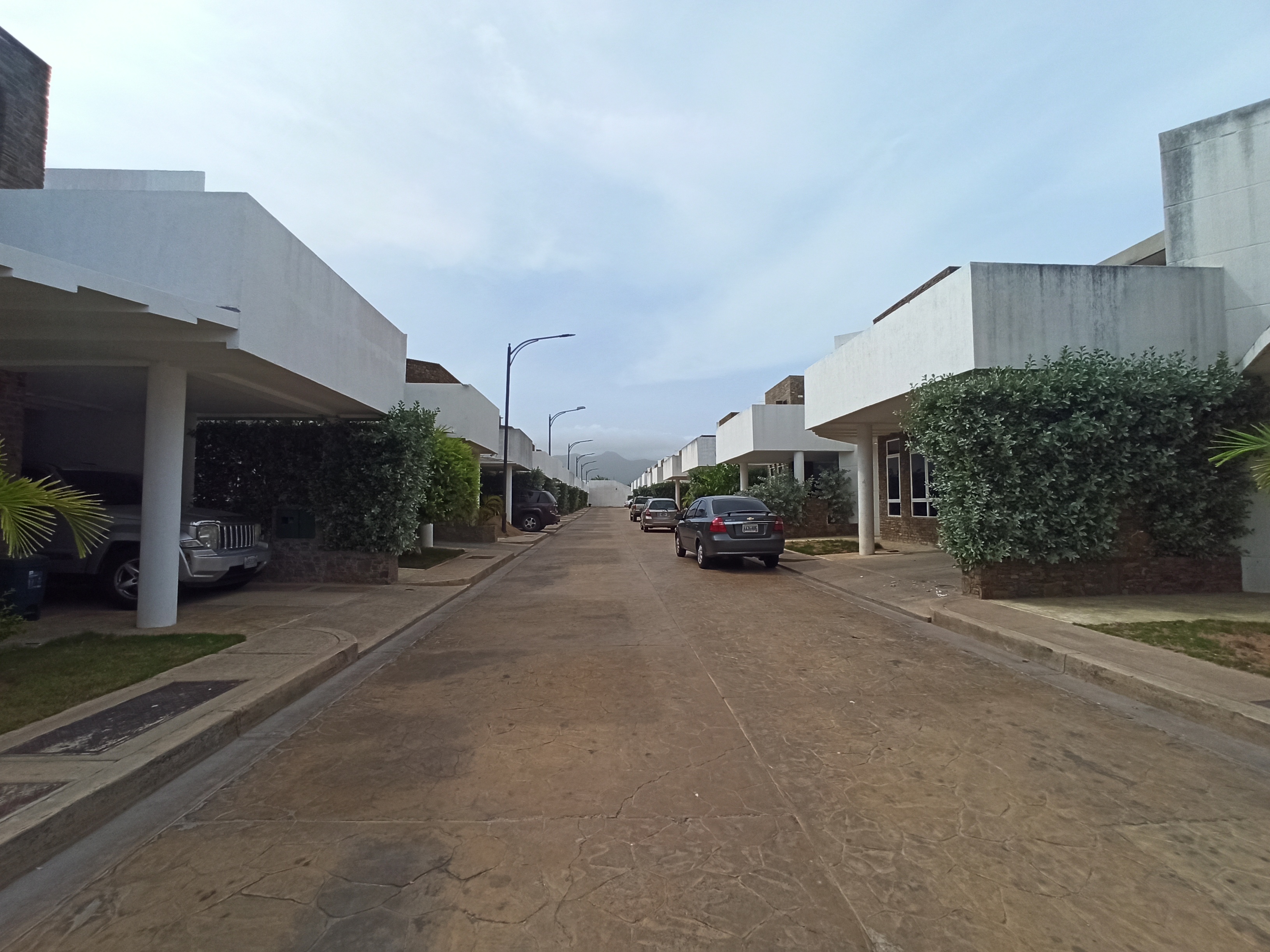 TOWNHOUSE EN LOS ROBLES