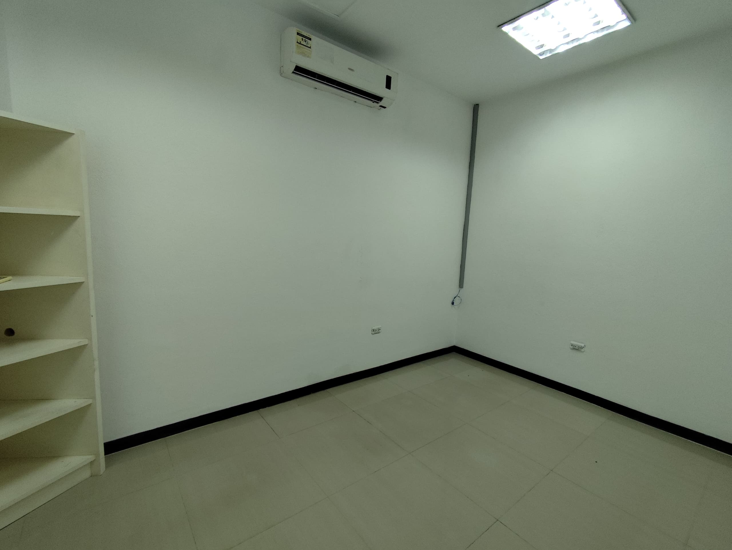 OFICINA EN ALQUILER AV. 4 DE MAYO