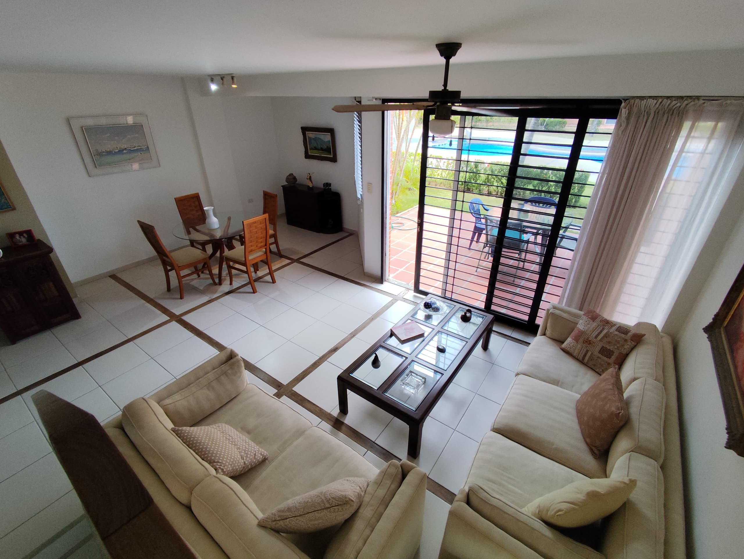 APARTO-QUINTA EN VENTA EN LA ARBOLEDA, PORLAMAR.