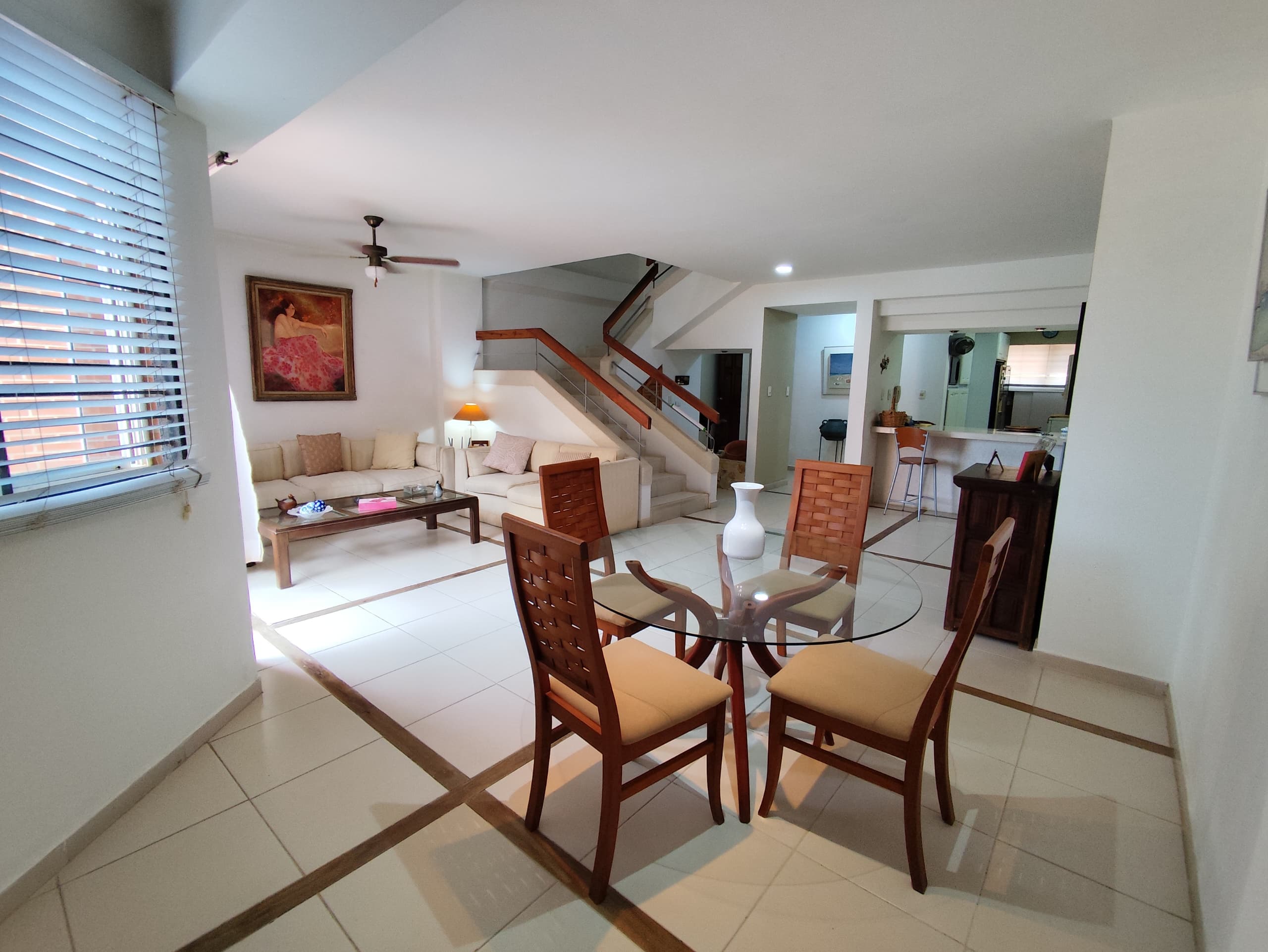 APARTO-QUINTA EN VENTA EN LA ARBOLEDA, PORLAMAR.