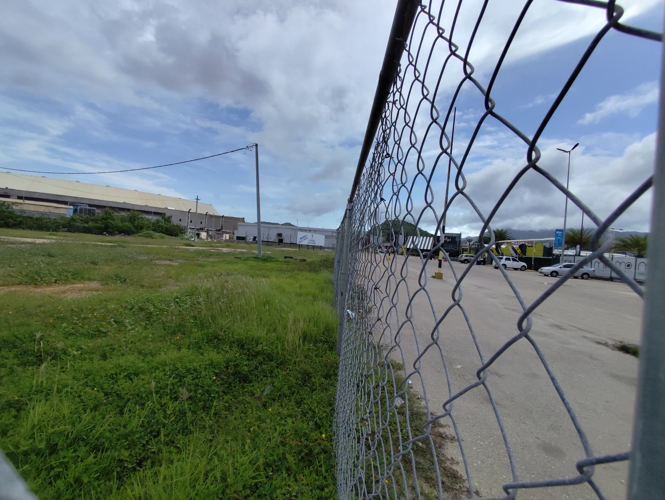 TERRENO EN AV. JOVITO VILLALBA, EN VENTA