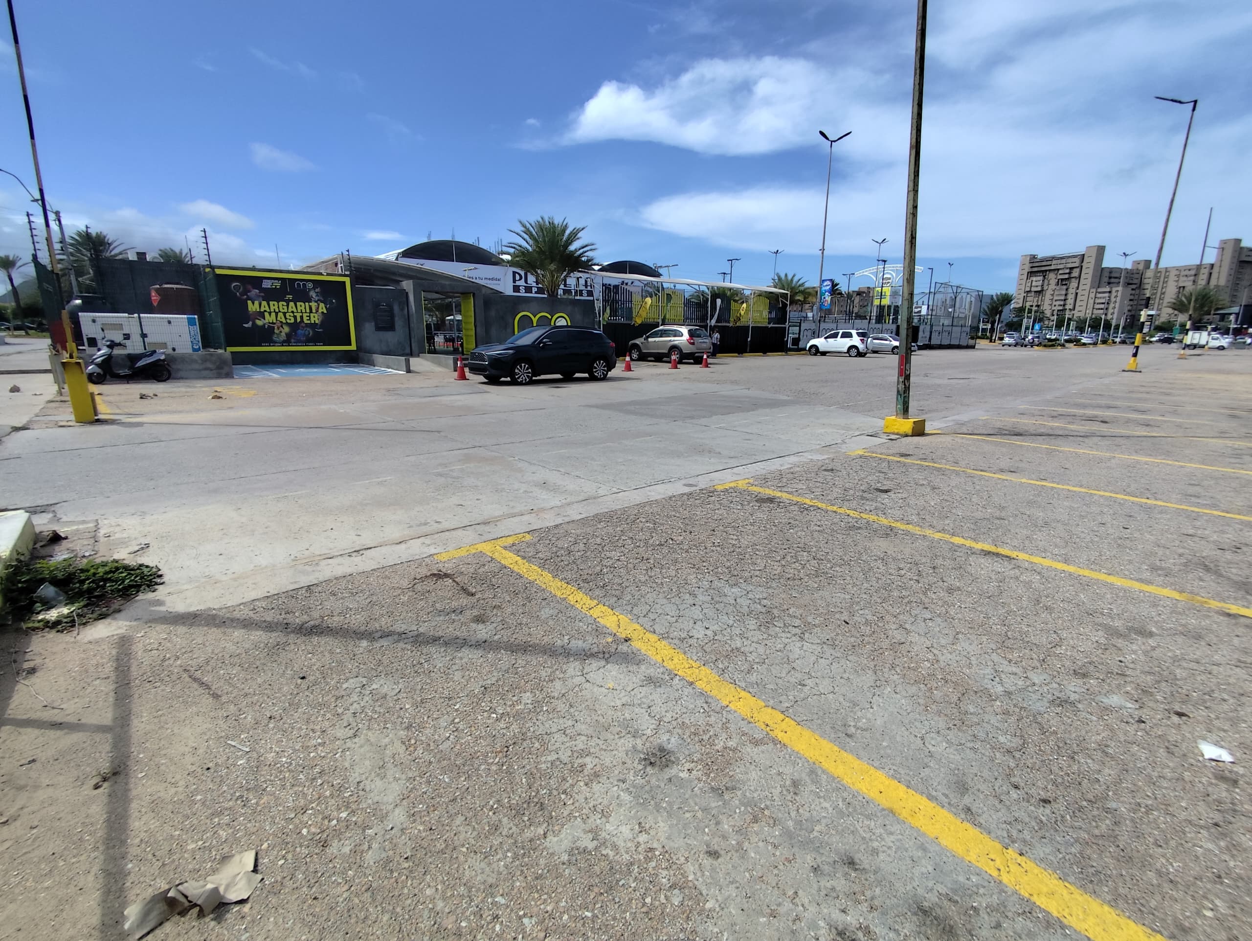 TERRENO EN AV. JOVITO VILLALBA, EN VENTA