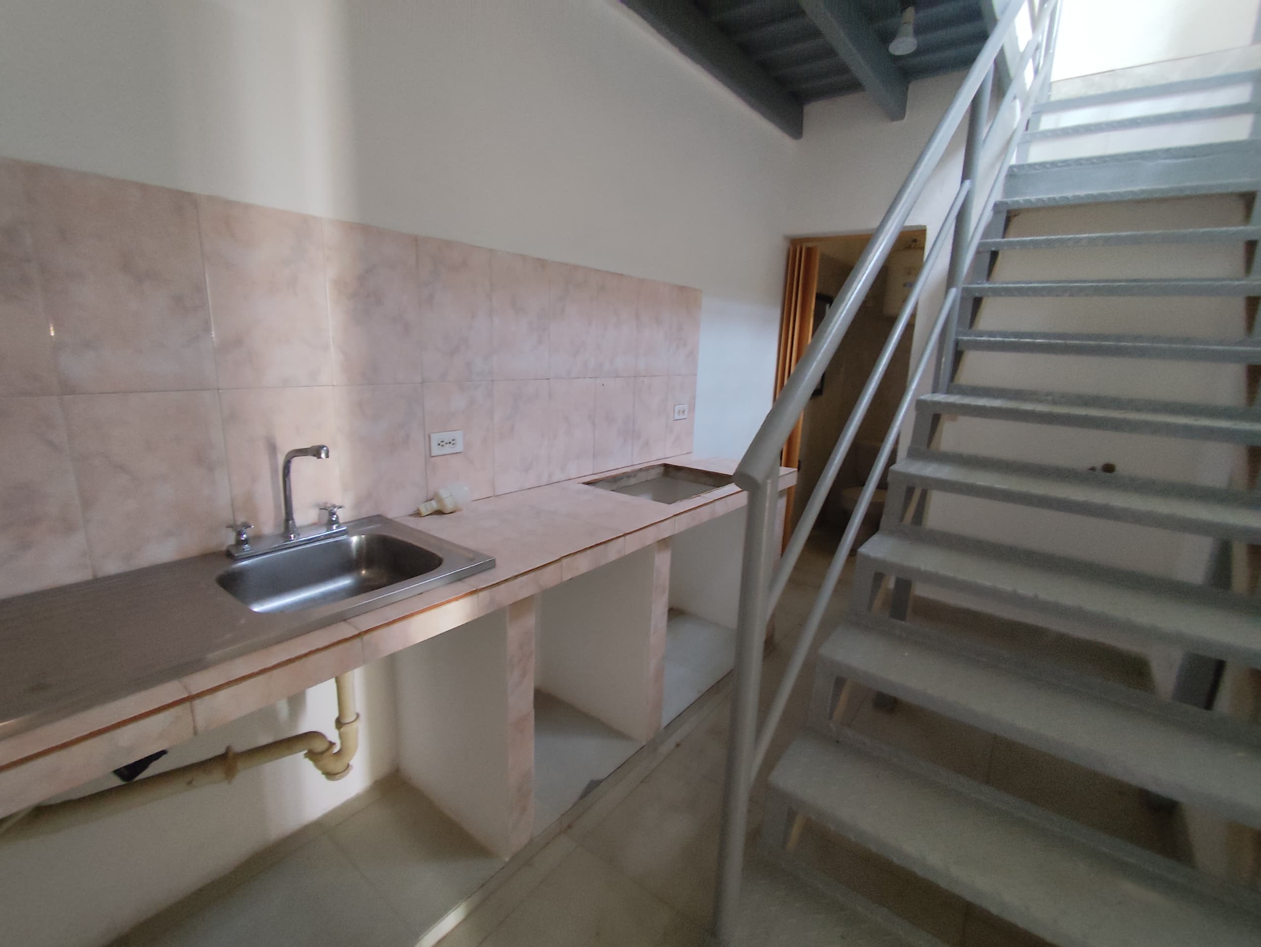 GALPON EN VENTA SECTOR LA OTRA SABANA-LOS ROBLES