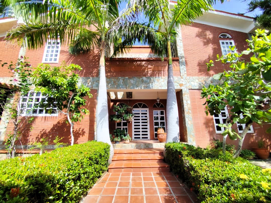 HOUSE IN COSTA AZUL, FOR SALE