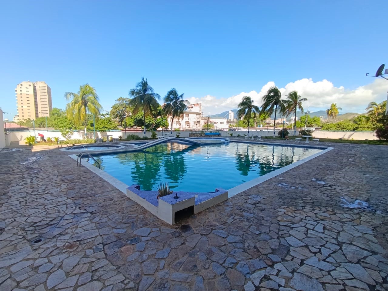 APARTAMENTO EN ALQUILER FIJO EN AVENIDA BOLIVAR