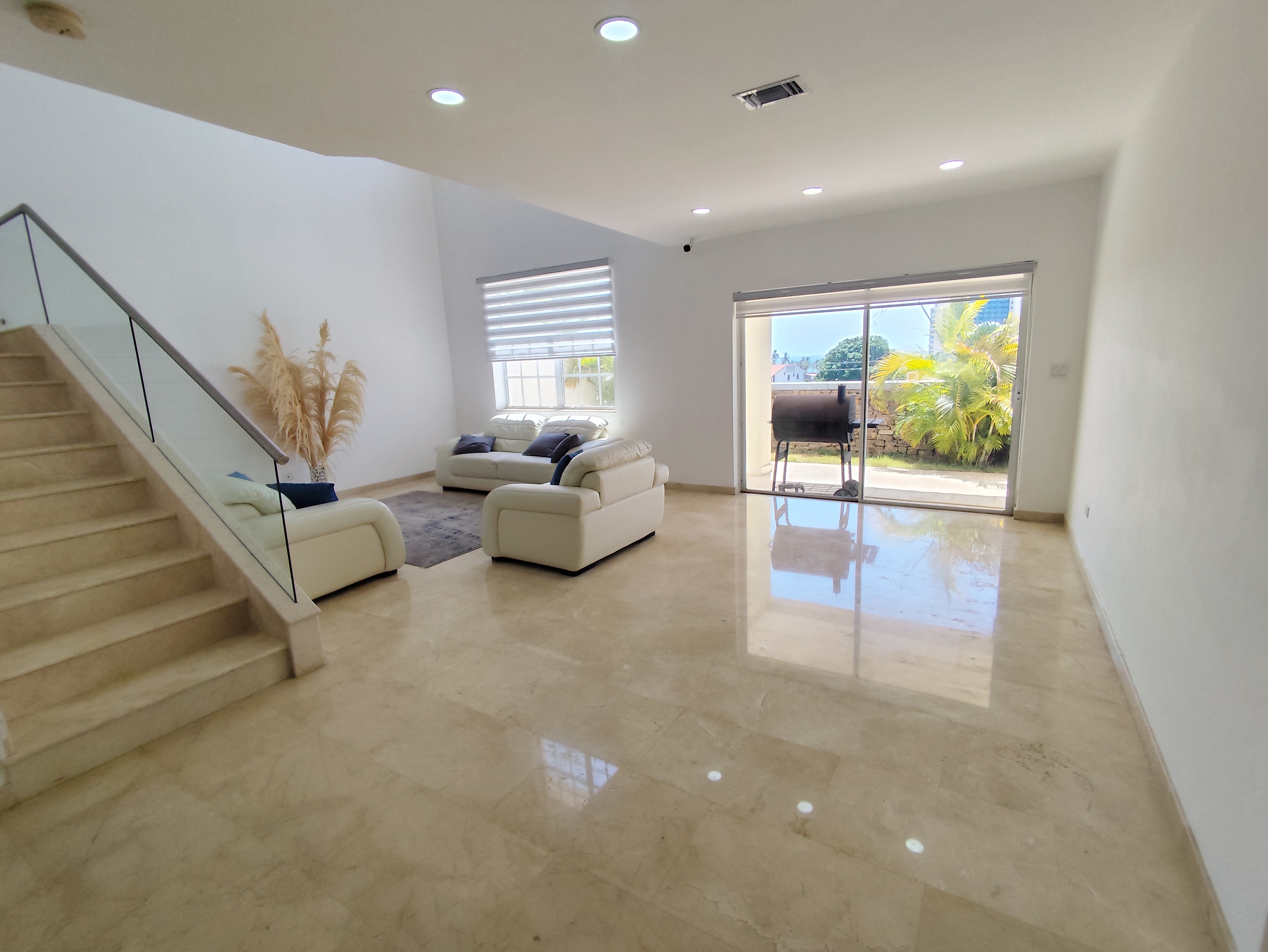 TOWNHOUSE EN VENTA EN ZONA ESTE