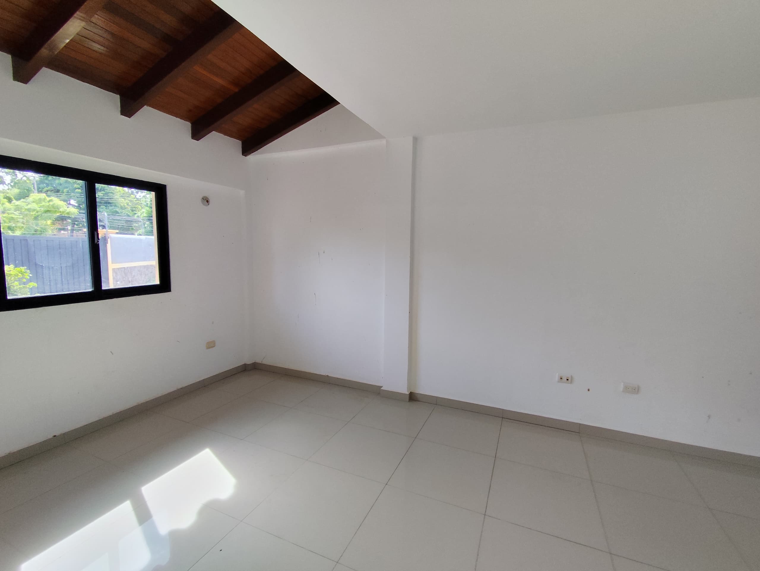 CASA EN VENTA EN LA ASUNCION SECTOR CAMORUCO