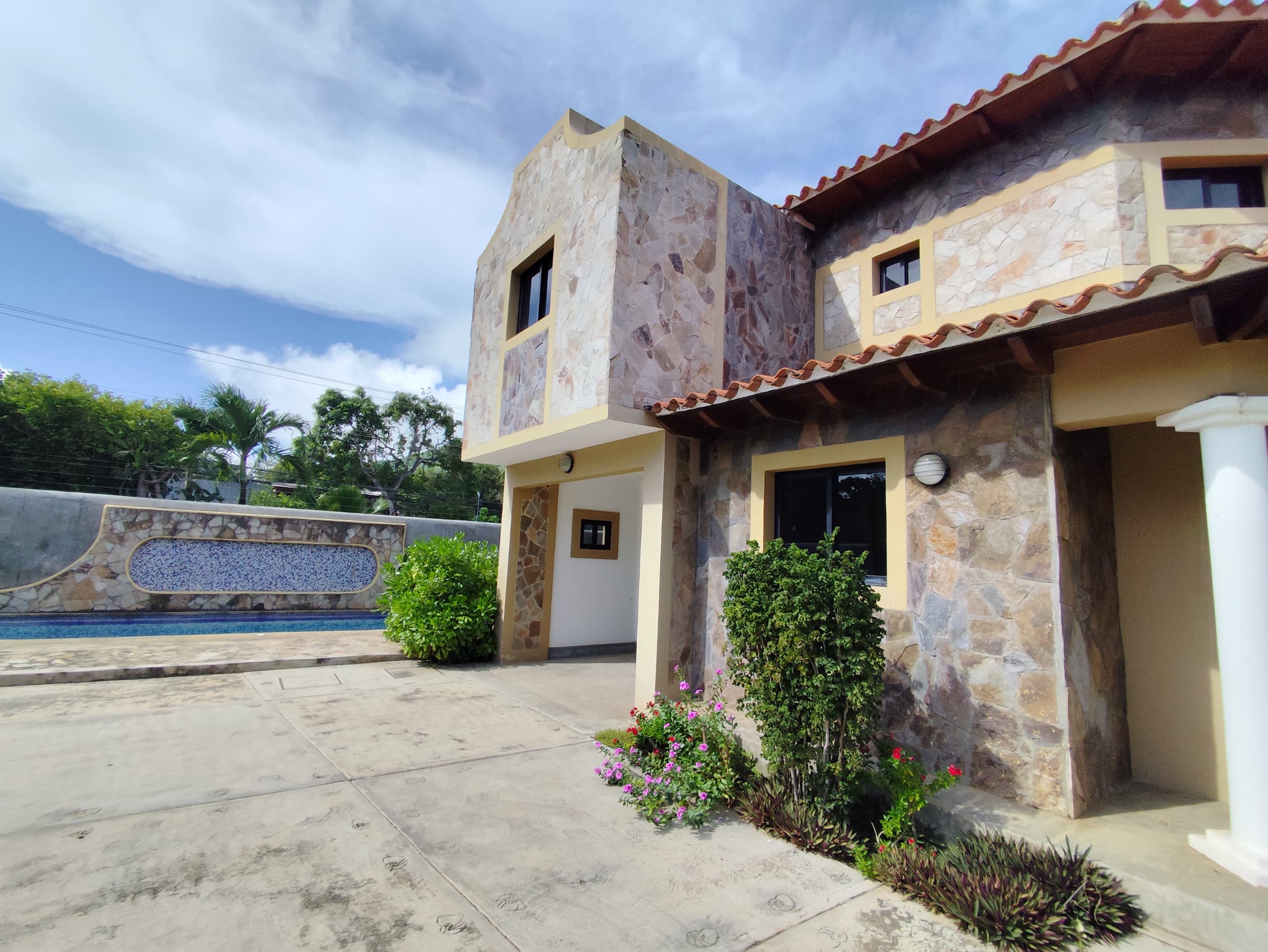 CASA EN VENTA EN LA ASUNCION SECTOR CAMORUCO