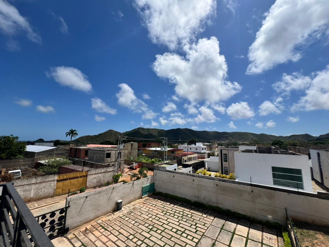 TOWN HOUSE EN VENTA LA ASUNCION